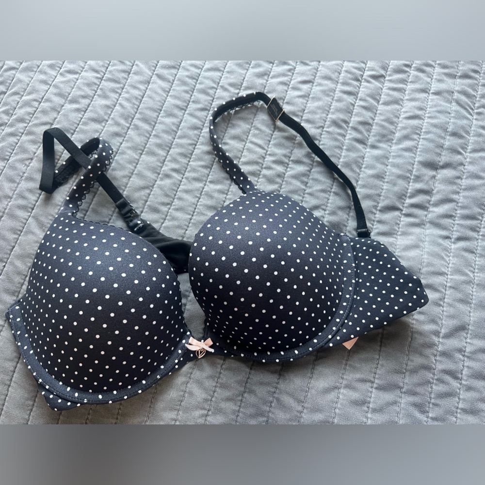 BNWOT Victoria’s Secret Push Up Bra ( Black with white polka dots) 36 B